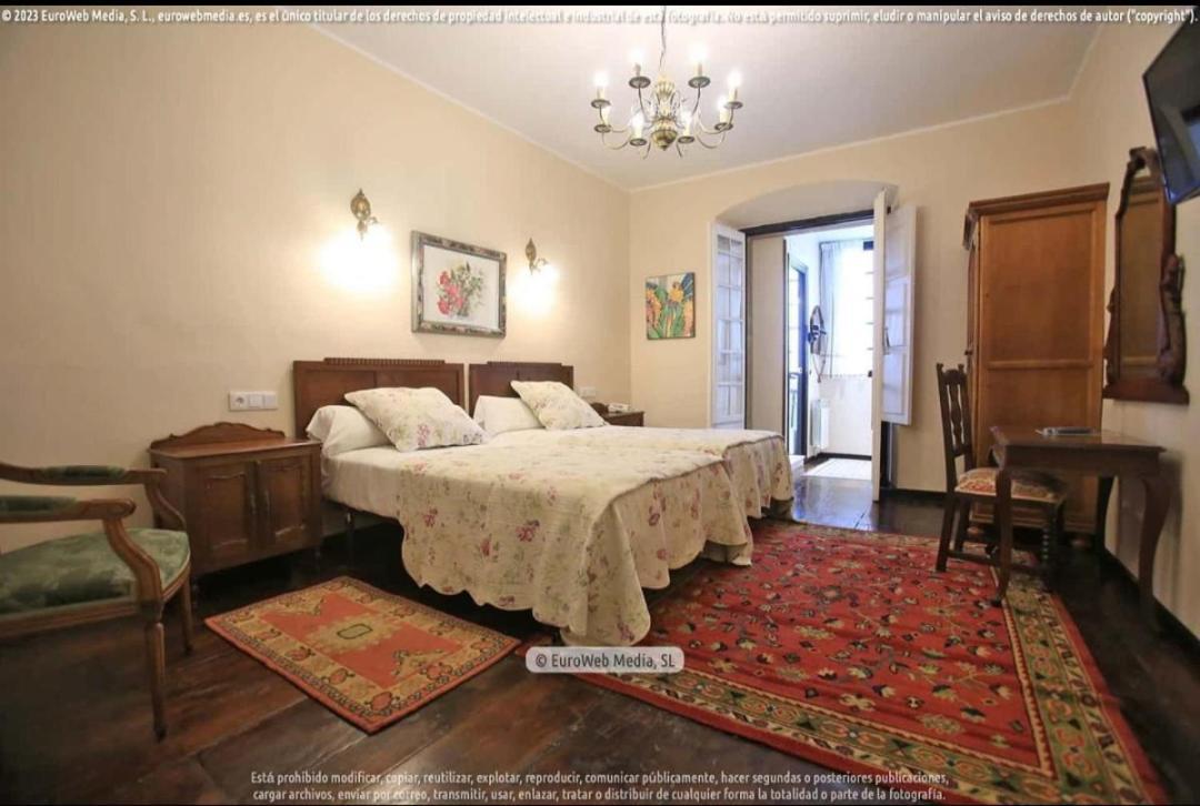 Hotel Palacio Carlos I Villaviciosa  Extérieur photo