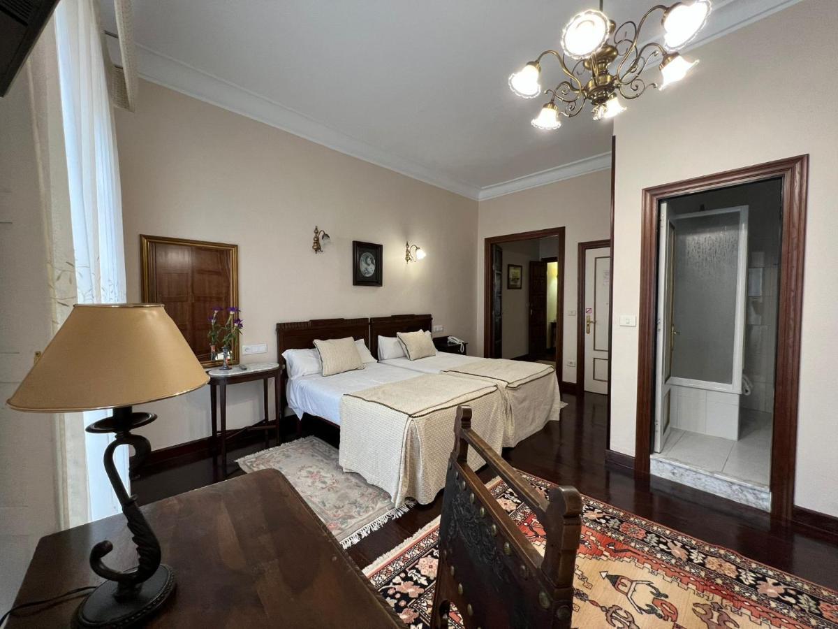 Hotel Palacio Carlos I Villaviciosa  Extérieur photo