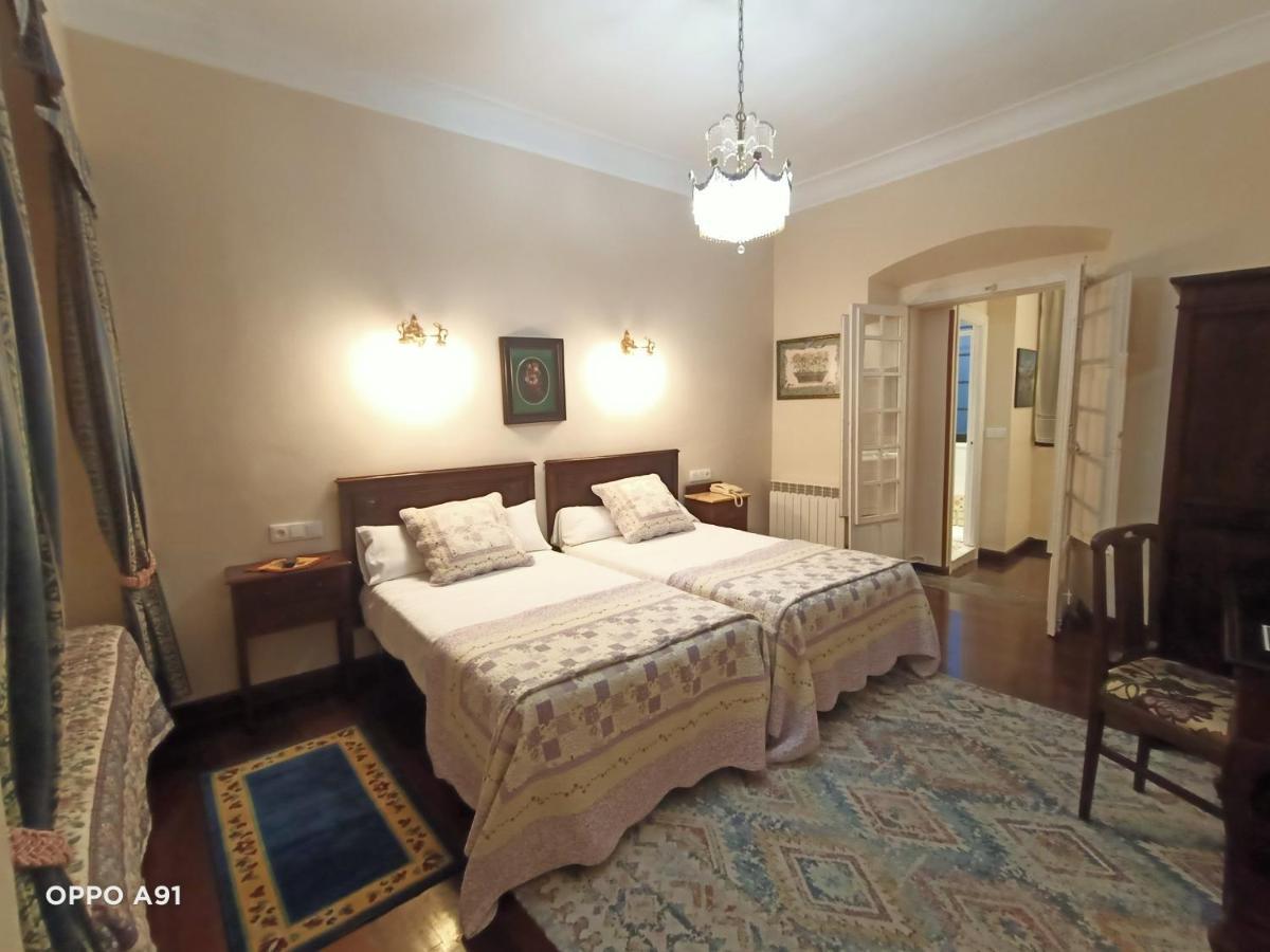 Hotel Palacio Carlos I Villaviciosa  Extérieur photo