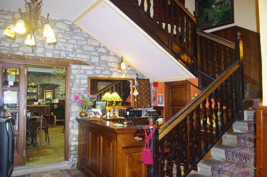 Hotel Palacio Carlos I Villaviciosa  Extérieur photo